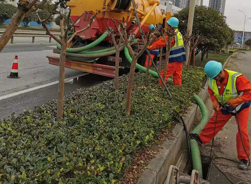 新竹镇市政管道清淤