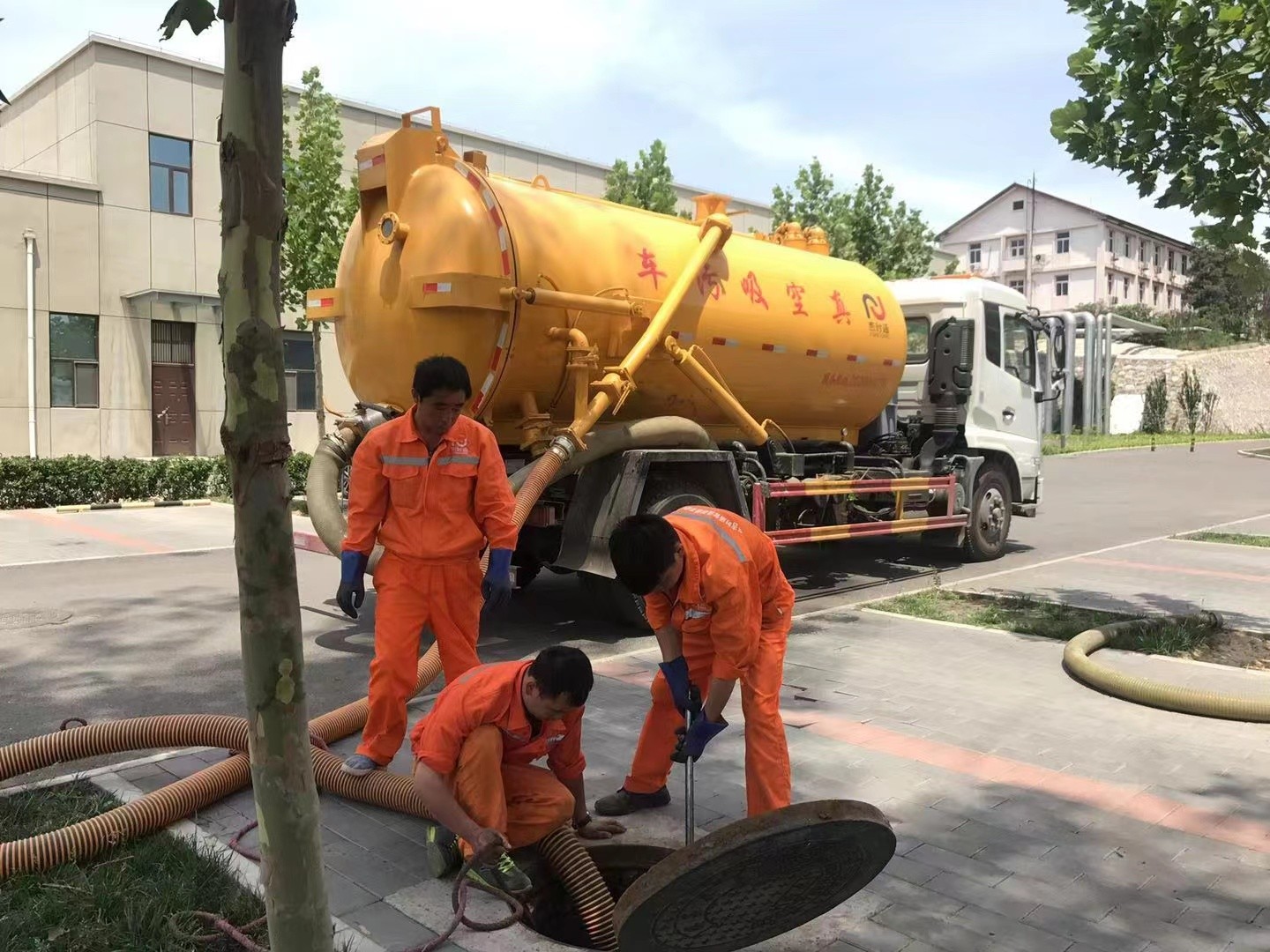 新竹镇化粪池清理与5-8吨吸粪车施工效率分析